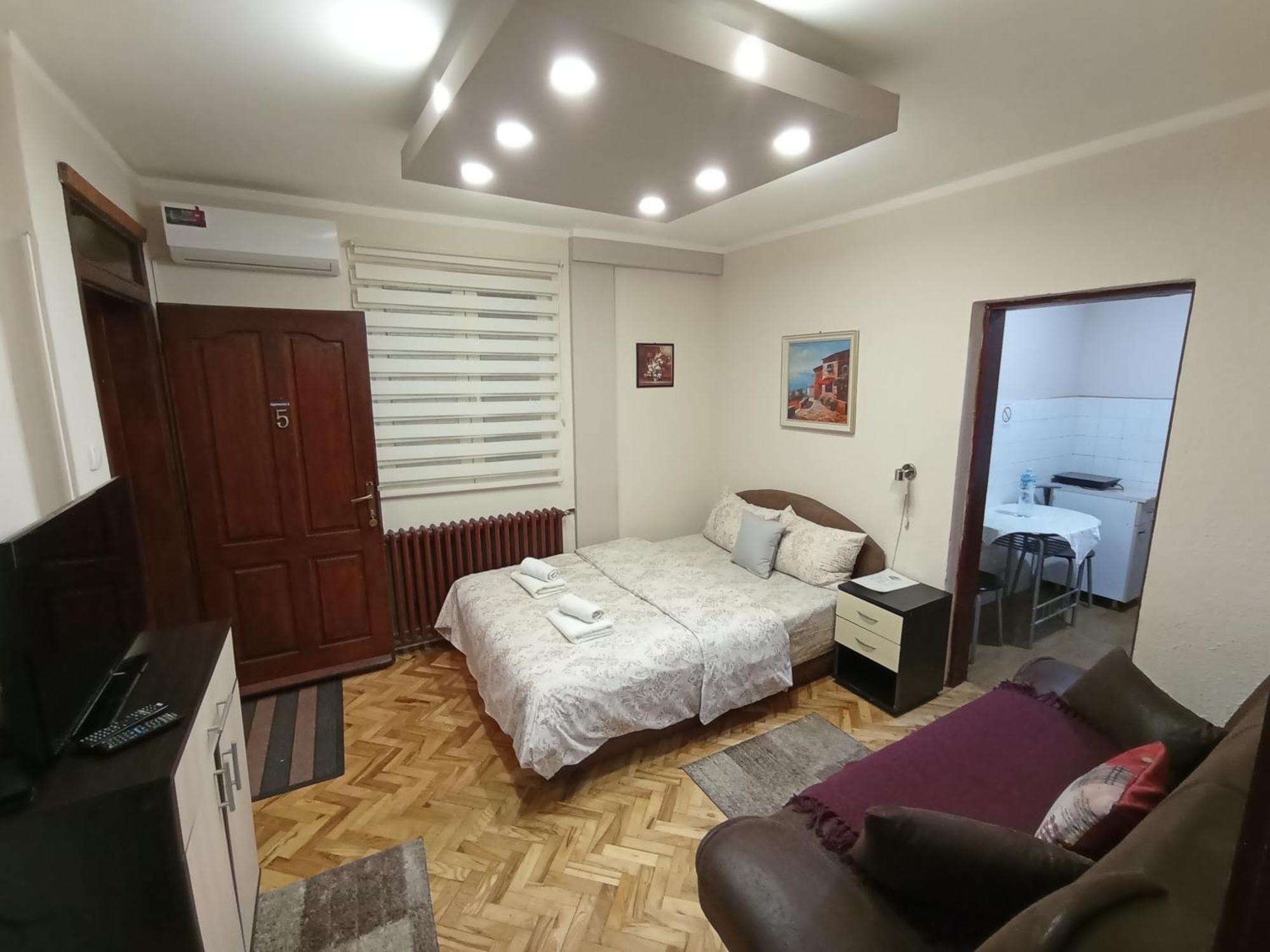 Apartments & Rooms -Mdl Lazic 贝尔格莱德 外观 照片
