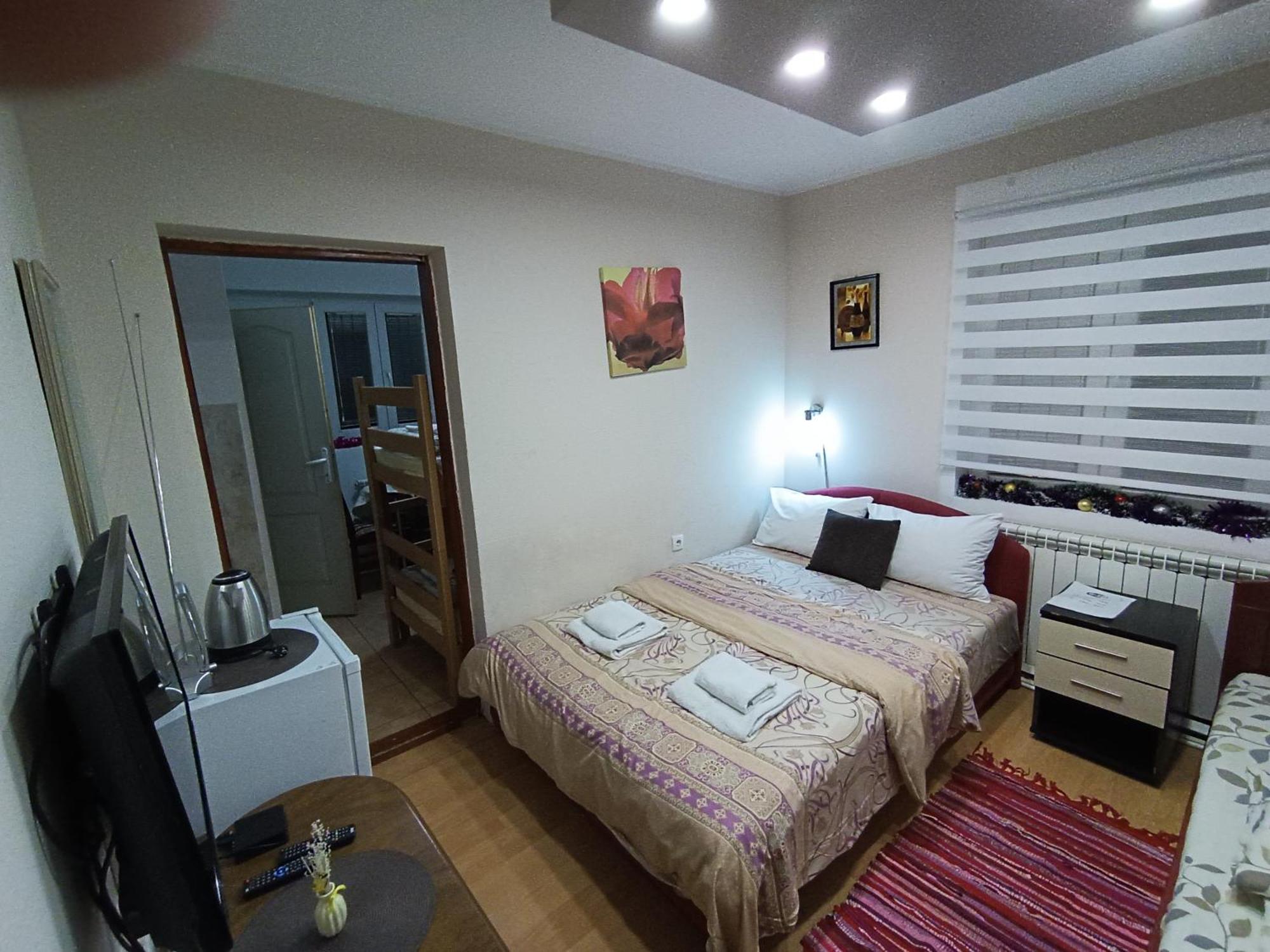 Apartments & Rooms -Mdl Lazic 贝尔格莱德 外观 照片